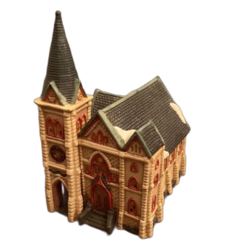 DICKENS COLLECTIBLES CLASSIC SERIES  PORCELAIN LIGHTED HOUSE CHURCH 1996